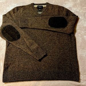 Black Brown Men’s lambs wool blend sweater with elbow patches. Medium.